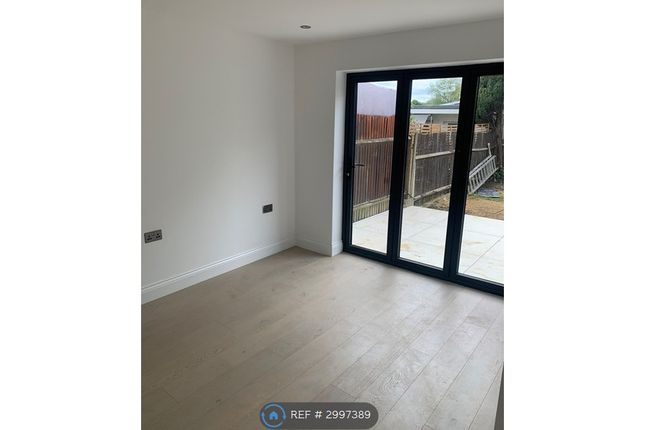 Thames Avenue, Perivale, Greenford photo 3