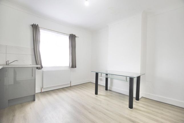 First Floor Flat 108 Holland Road, London, London photo 4