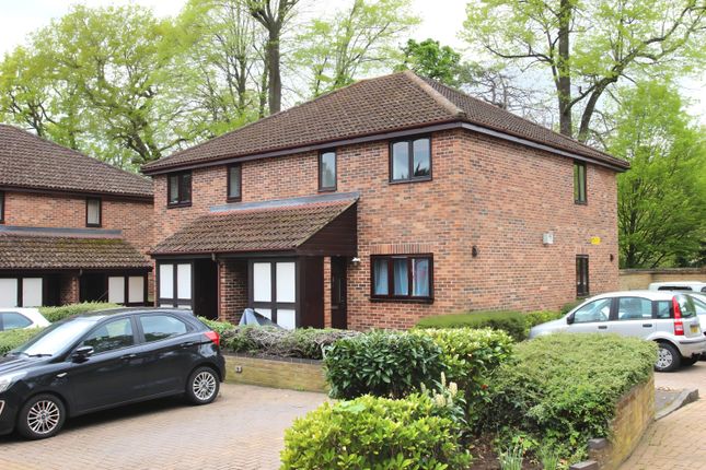 Thumbnail Maisonette for sale in Heathbridge, Weybridge, Surrey