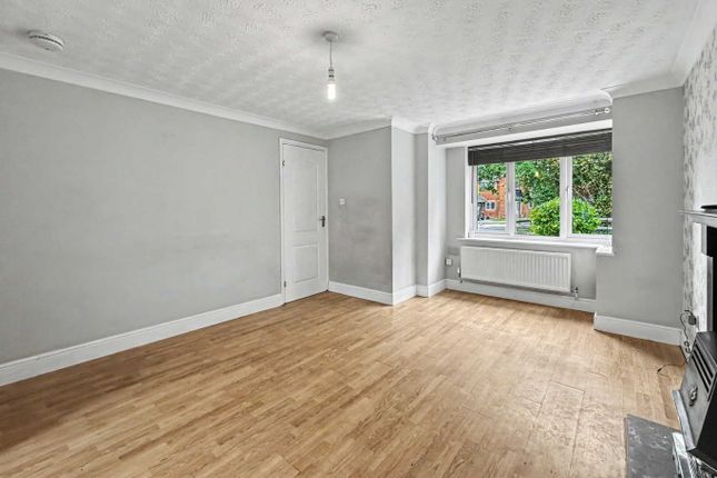 8, Beacon Close, Huntingdon photo 3