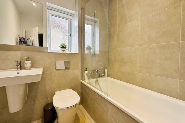 23, Great Stones Way, Aldershot photo 3