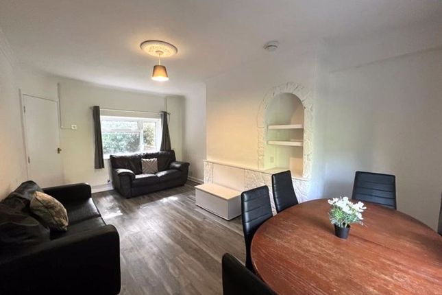 47 Southall Avenue (Room 3), Brighton photo 3