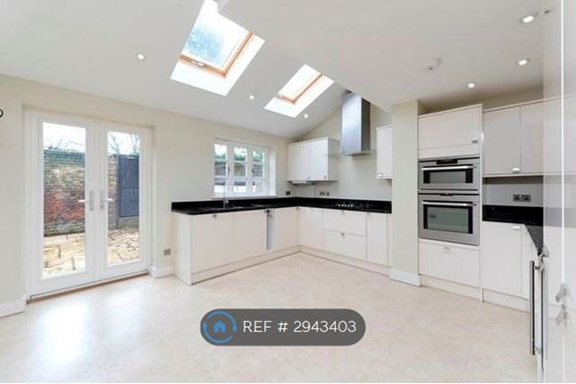 Vicarage Road, Teddington photo 3