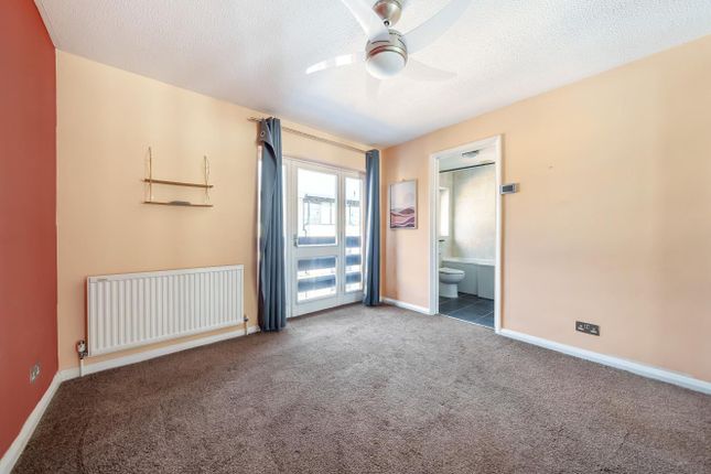 Flat for sale in Clifton Road, Kingston Upon Thames