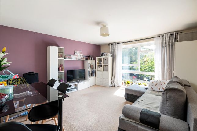 Lytham, 4, Aurum Close, Horley photo 3