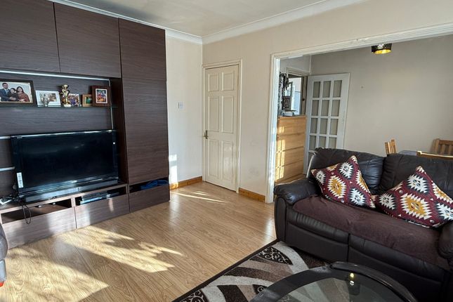 57 Sudbury Croft, Wembley photo 3