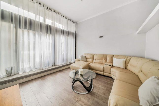 Flat for sale in Rowley Way, London