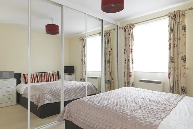 2-bed flat on Winery Lane, Kingston upon Thames, £385,000