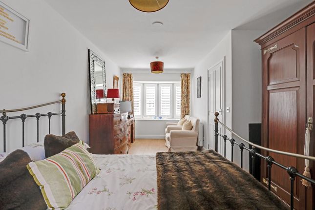22, Tarragon Grove, London photo 4