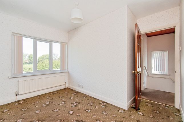 6, Newfield Avenue, Castleford photo 4