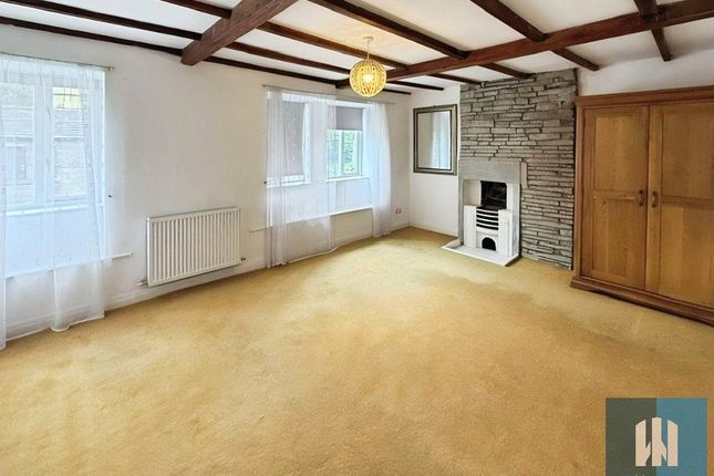 22, Woodhead Road, Holmfirth photo 3