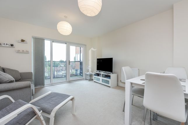 Flat 9, 47 Clarence Avenue, Ilford photo 2