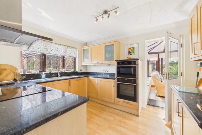 9, Conifer Close, Hull photo 3