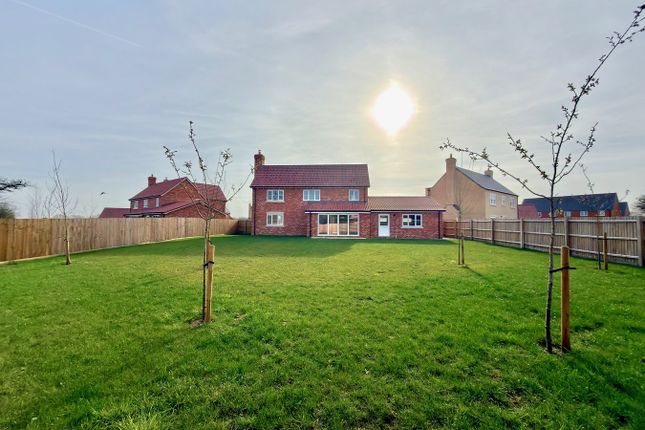 32 The Lawford, Pine Way, Colchester photo 2