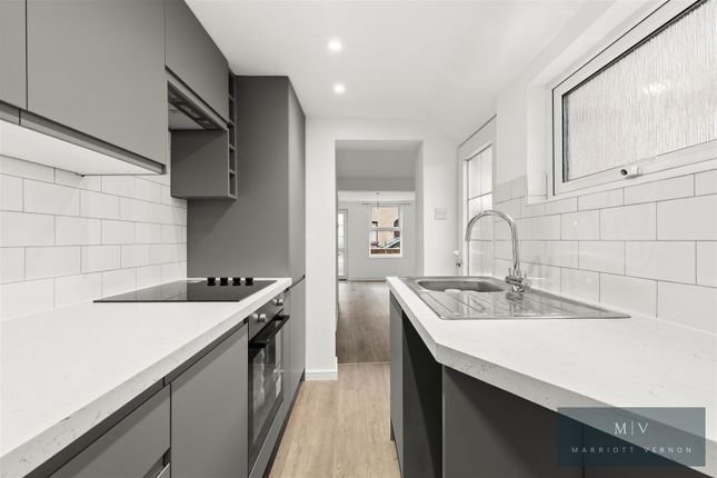 2-bed house on Queen Street, Croydon, £1,900/mo