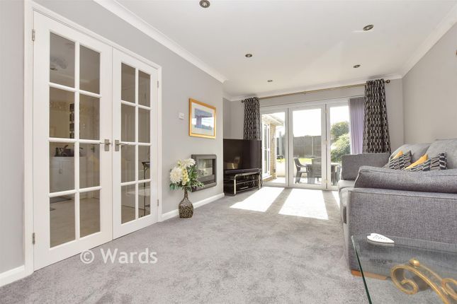 72, Beauxfield, Dover photo 3
