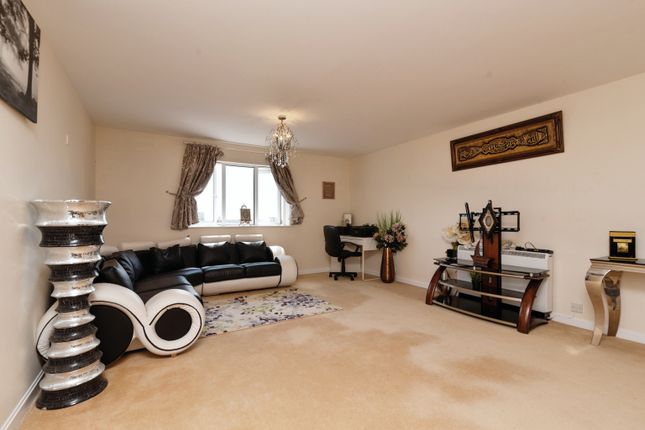 Flat for sale in Adventurers Quay, Cardiff