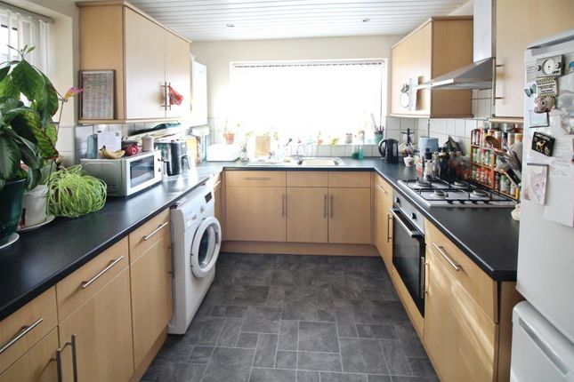 26, Wolsey Croft, Leeds photo 3
