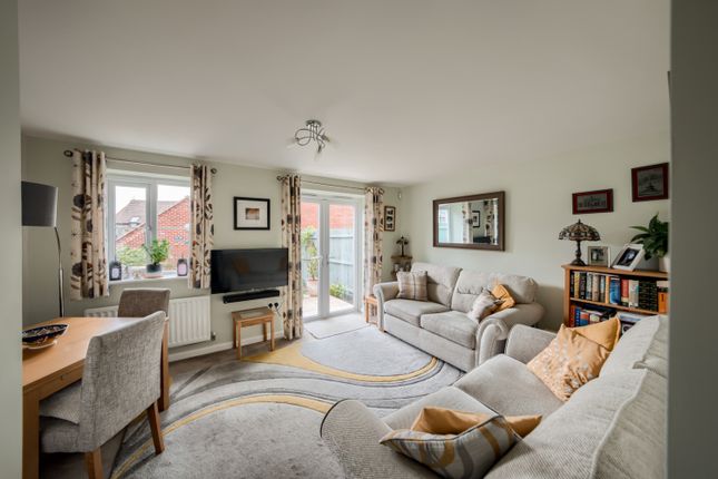 21, Otters Holt Bishopton, Stratford-Upon-Avon photo 4