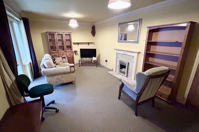 8, Withybed Close, Newport photo 4