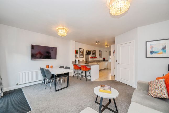6, Strawberry Lane, Lichfield photo 4