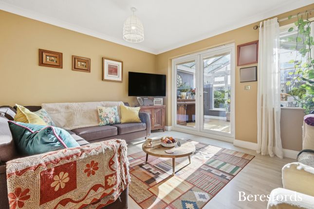 12, Maple Way, Essex photo 3