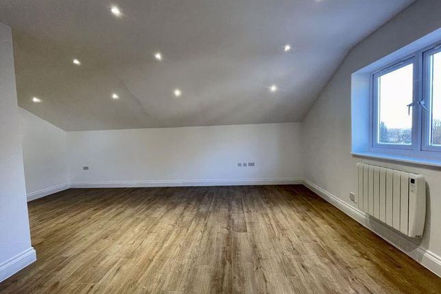 Studio flat on 43*, Windsor Street, Uxbridge, £1,600/mo