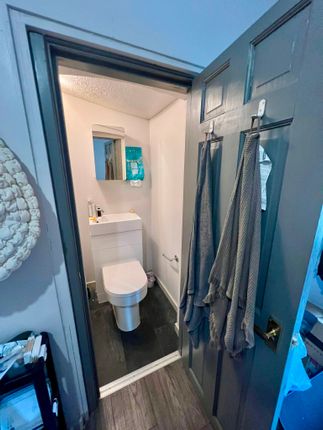 Room 3, 83 Trundleys Road, London photo 5
