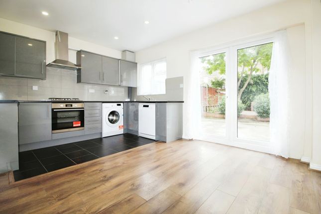 118, Honeypot Lane, Kingsbury photo 5