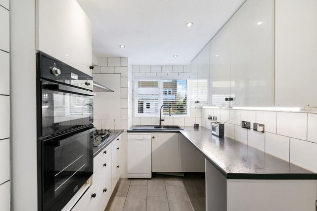 Flat 2, Well House Woodmansterne Lane, Banstead photo 4