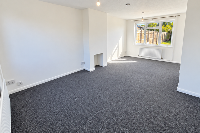 61, Round Avenue, Rugby photo 2