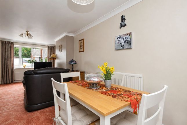 34, Manor Park Avenue, Castleford photo 3