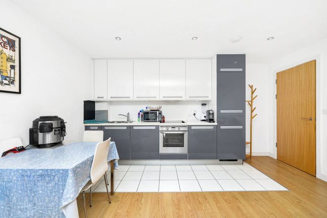 Flat for sale in Connington Road, Greenwich, London