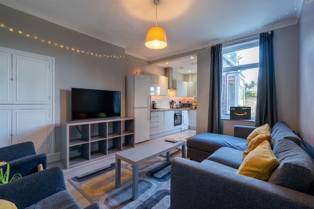 4-bed house on Rosa Road, Sheffield, £1,993/mo
