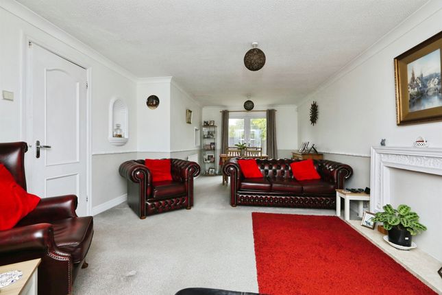 31, Hunters Drive, Sheffield photo 4