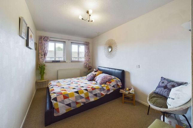 Terraced house for sale in Baltimore Place, Welling