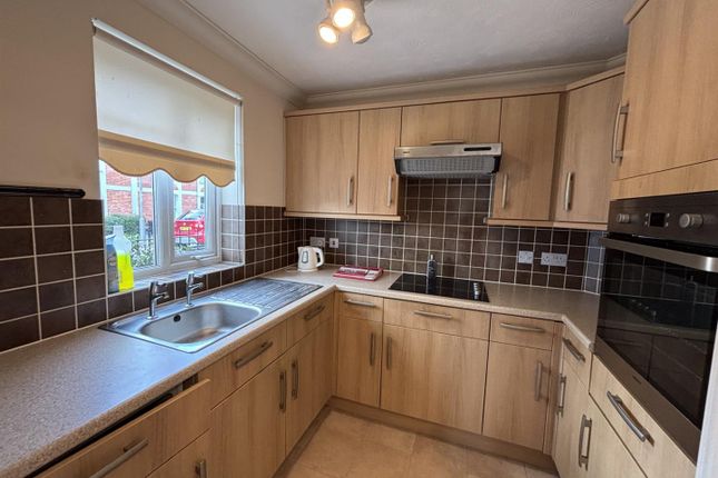8, Royal Lodge, Newbury, Gillingham photo 3