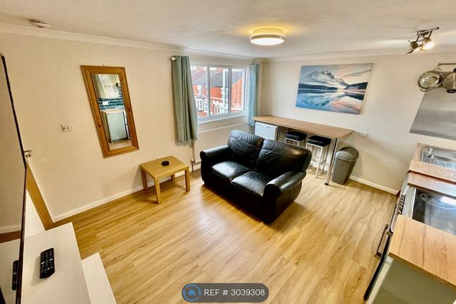 Euclid St Flat E, Swindon photo 3