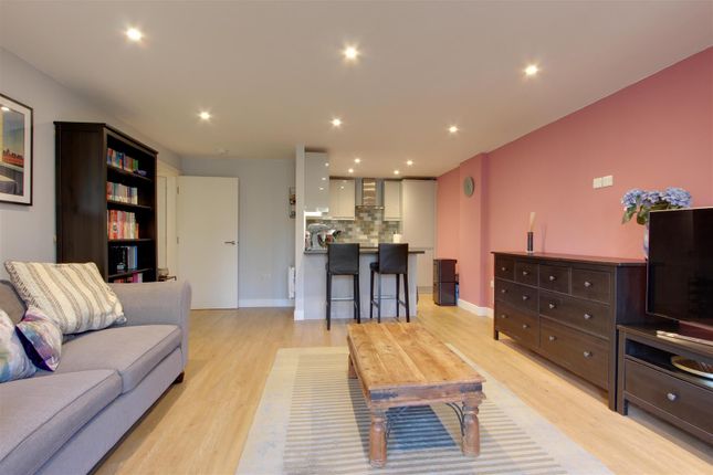 Flat for sale in Brook Street, Tring