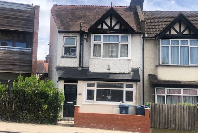 2 Bedroom Converted Flat Situated On The High Road, Wealdstone