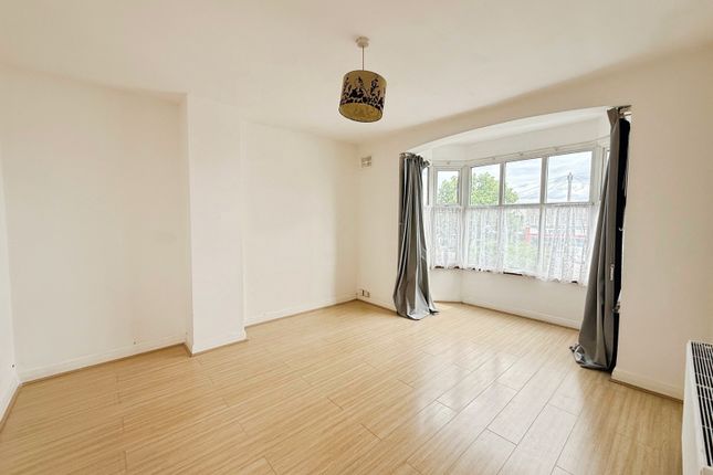 92A, Prince Avenue, Essex photo 2