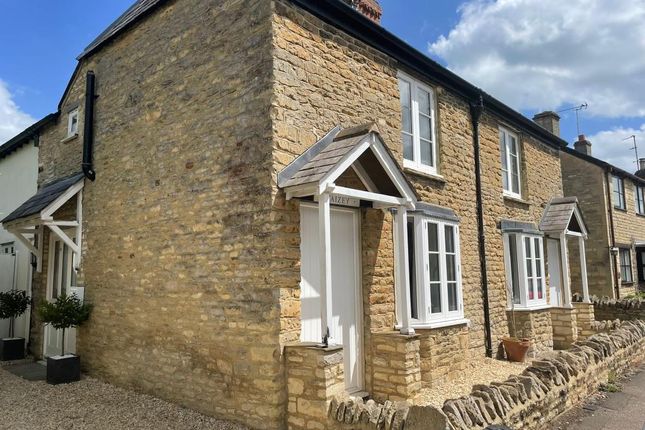 Cottage to rent in Church View, Bampton