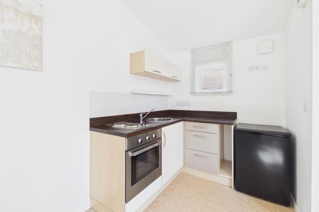2, Mill Meadow, Bridgend photo 4