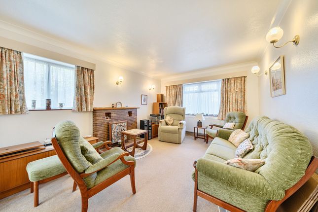 66, Westbury Road, Hertfordshire photo 3