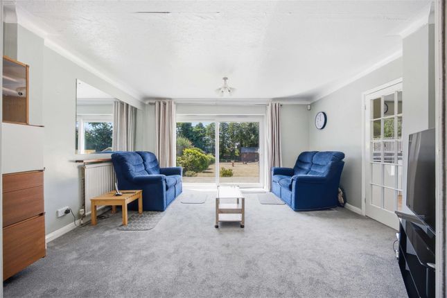 17, West Common Road, Uxbridge photo 4