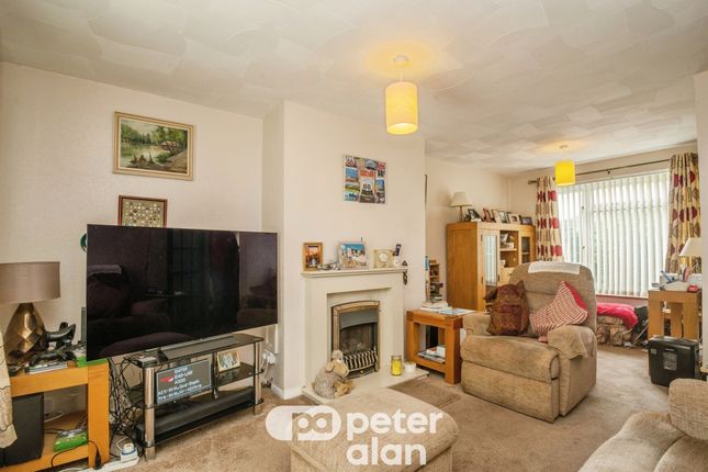 2, Beaumaris Drive, Cwmbran photo 4
