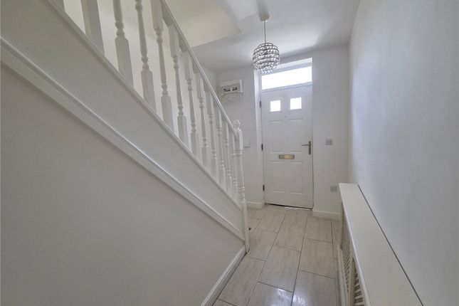 8, Lathom Close, Merseyside photo 2