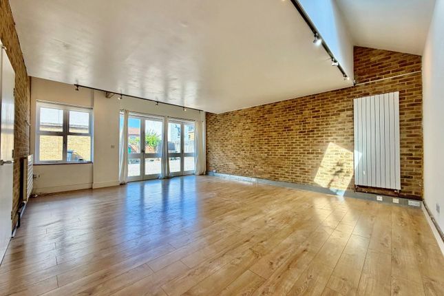 5 Laundry Mews, Herschell Road, London photo 2