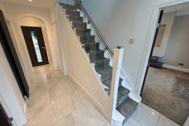 Woodhall Park Crescent East, Pudsey photo 3