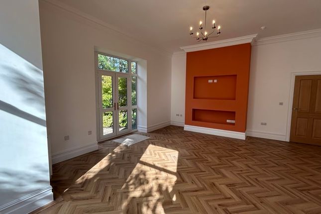 1, Woodland Park West, Colwyn Bay photo 4